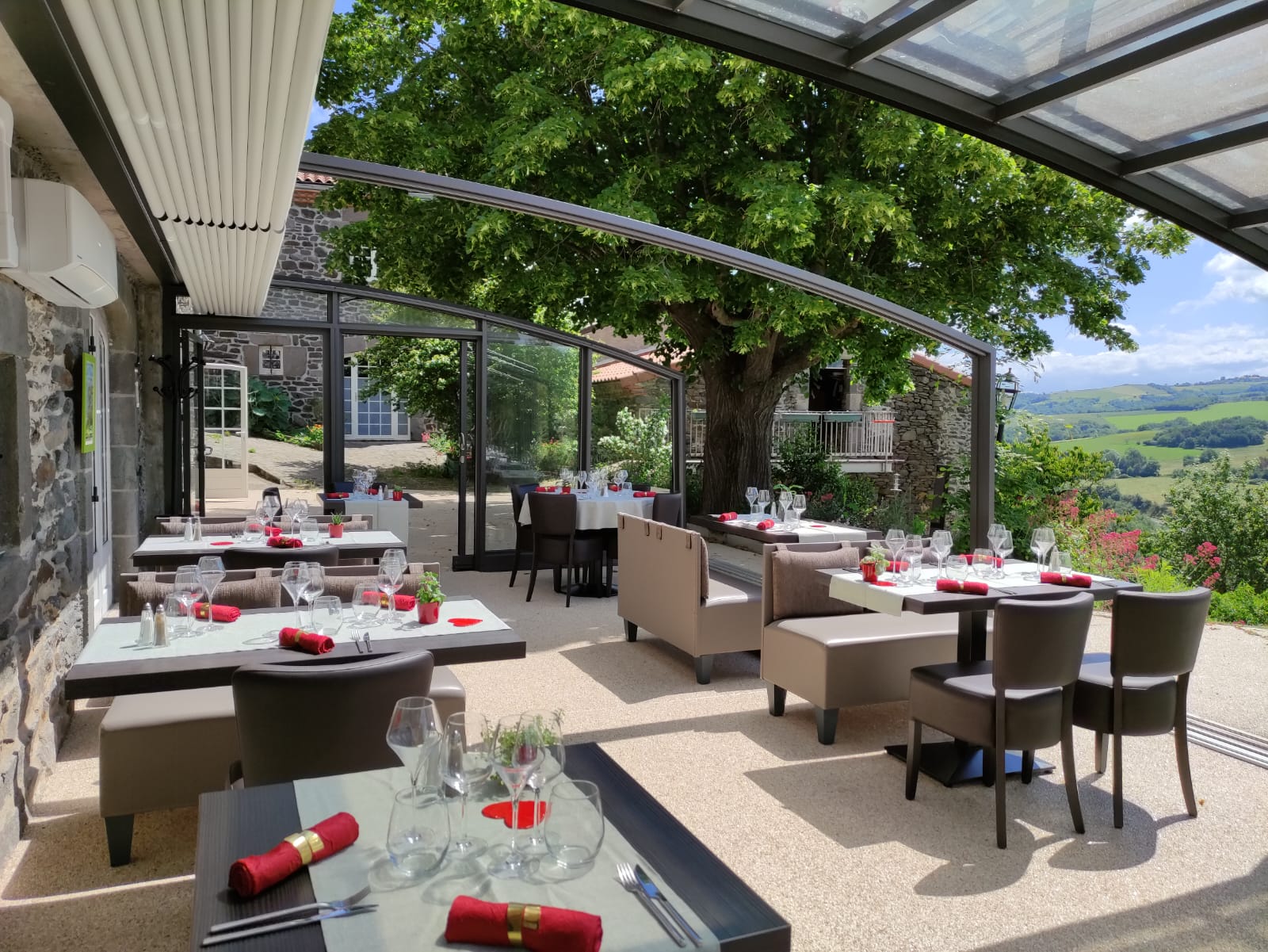 salle de restaurant dans véranda