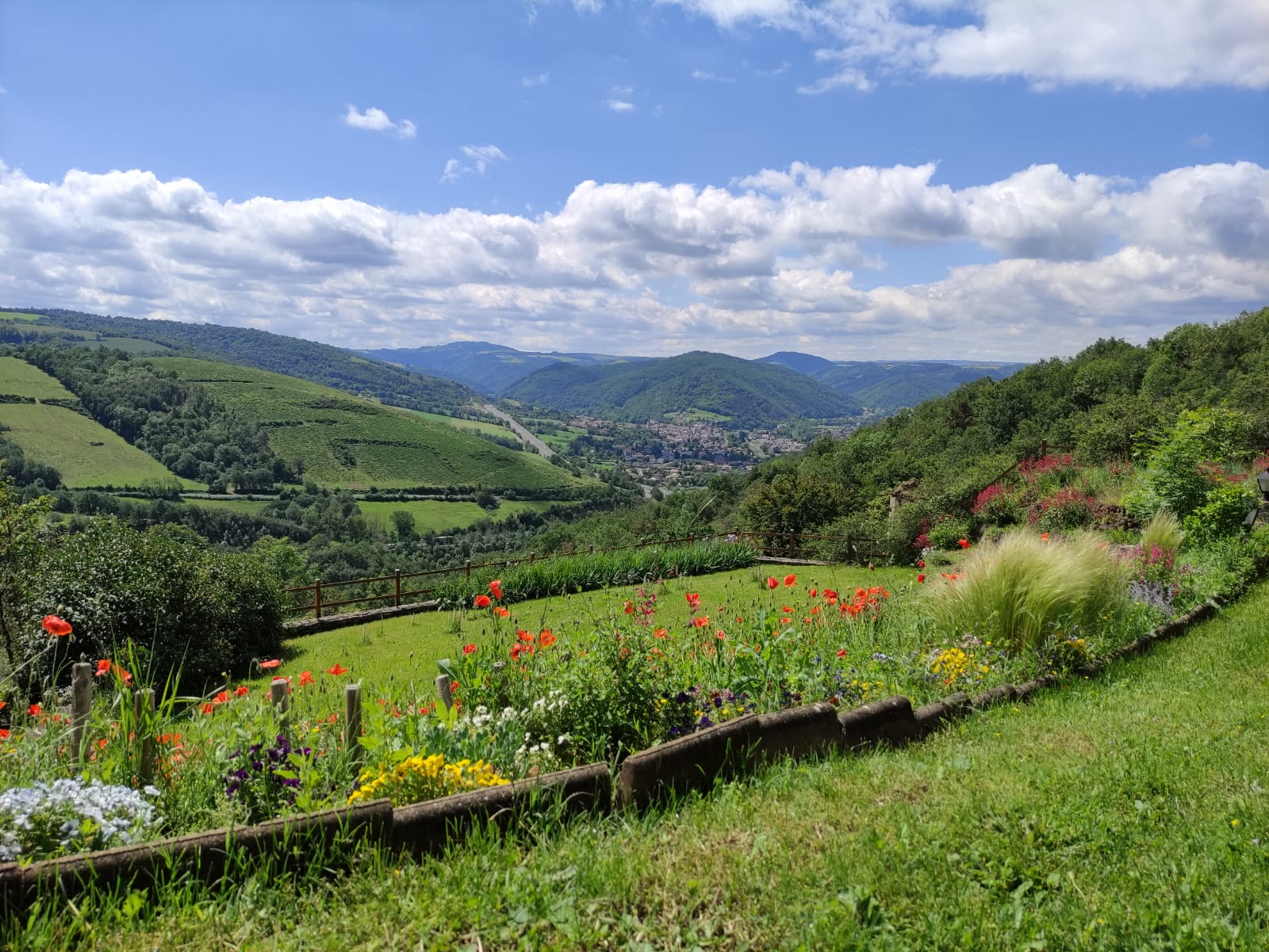 vue sur paysage du Cantal