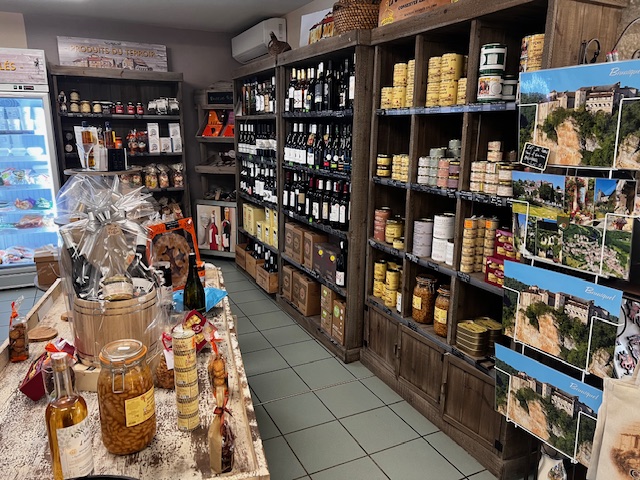 Fonds de commerce à vendre dans un des plus beaux villages de France, au coeur du Tarn-et-Garonne : épicerie, épicerie fine, caviste et produits du terroir